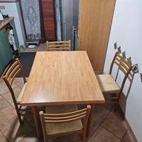 Tavolo da cucina in legno con 4 sedie