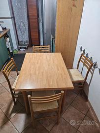 Tavolo da cucina in legno con 4 sedie