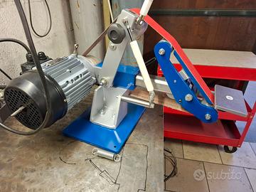 Smerigliatrice a nastro