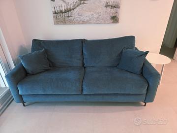 DIVANO LETTO  MATRIMONIALE PARI AL NUOVO 