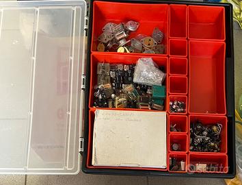 Lotto componenti elettronici misti + condensatori