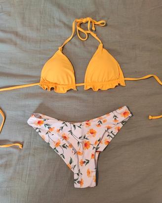 Costume brasiliano giallo a fiori
