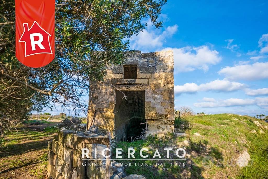 Rustico / Casale di 500 m² con più di 5 locali a V - Altro