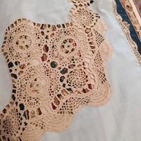 lenzuolo con inserti ad uncinetto 