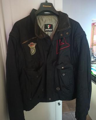 giubbotto nero da uomo marca Dainese, taglia 48/50