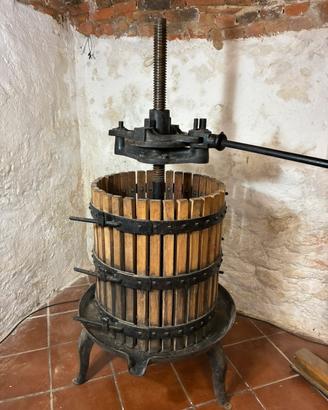 Torchio pressoio manuale legno e ferro con vite