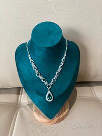 Collana con pietre verdi smeraldo e zirconi