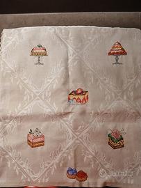 federa cuscino ricamata a mano