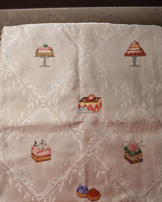 federa cuscino ricamata a mano