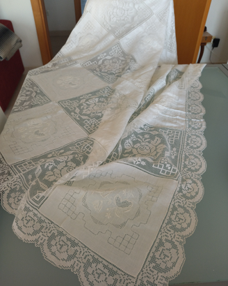 Drappo ricamo-intaglio