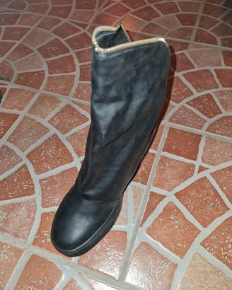 Stivaletto similpelle nero