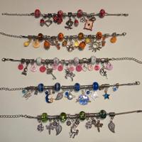 BRACCIALI CON CIONDOLI