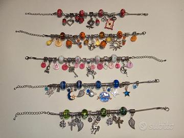 BRACCIALI CON CIONDOLI