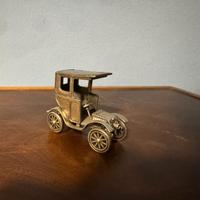 Modellino di automobile anni '70 in PELTRO