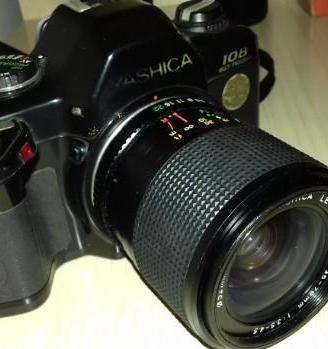 Macchina fotografica YASCHICA 108 e accessori