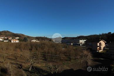 CASA SEMINDIPENDENTE A MONTICELLO D'ALBA