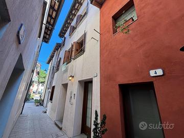 CASA IN LINEA RISTRUTTURATA INTEGRALMENTE