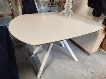 Tavolo design resina bianco rotante allungabile