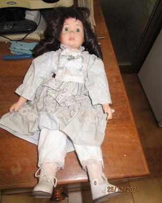 bambola in porcellana alta cm. 40 x 13 x 9 "Elisab