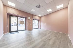 LOCALE COMMERCIALE CON DUE VETRINE !!!