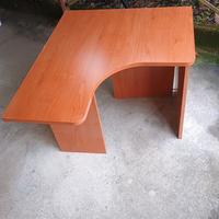 scrivania in legno per angolo già smontata