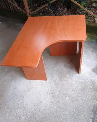 scrivania in legno per angolo già smontata