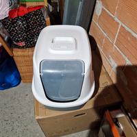 lettiera per gatti chiusa