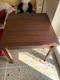 Tavolo e tavolino basso