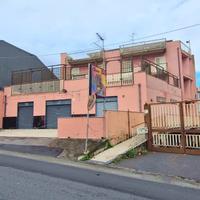 VIA CARRUBELLA ampia bottega 3 luci su strada C/1