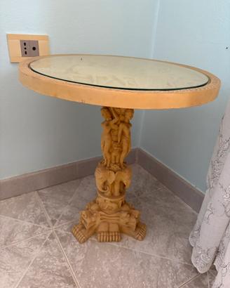 Tavolo e statueta abinata
