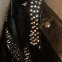 giubbotto borchiato in ecopelle 