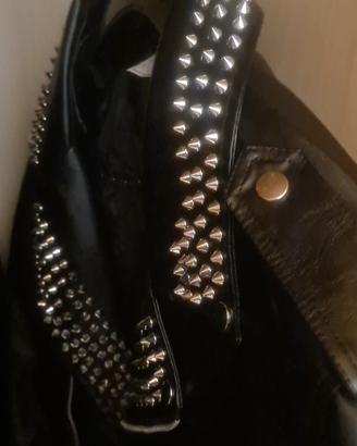 giubbotto borchiato in ecopelle 