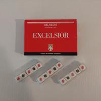 Carte da gioco e dadi poker