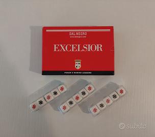 Carte da gioco e dadi poker