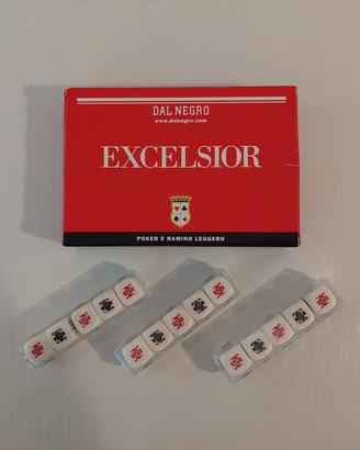 Carte da gioco e dadi poker