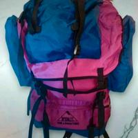 zaino da viaggio iperaccesoriato