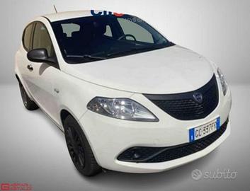 Lancia Ypsilon 1.0 70cv Firefly Hybrid S&S Silver