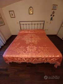 Copriletto in raso damascato vintage rosa