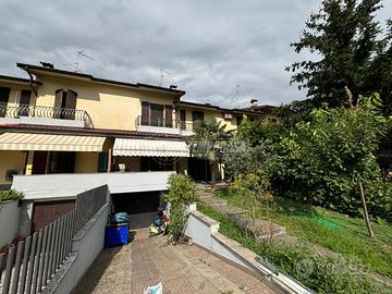 VILLA A SCHIERA CON BOX