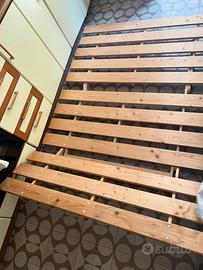 Divano letto in legno naturale