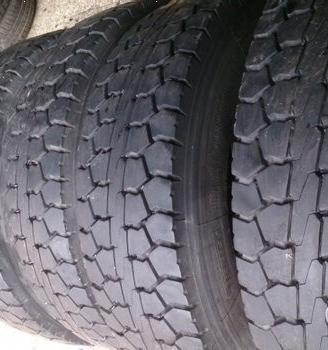 4 pneumatici usati autocarro 225 75 17.5 pi