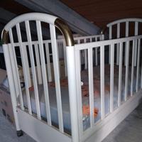 Lettino per bambini con materasso