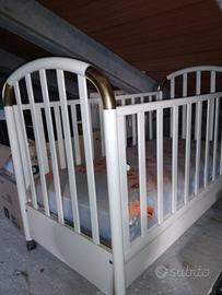 Lettino per bambini con materasso