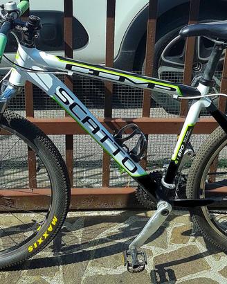 Mountain bike Scatto con componenti Shimano XT