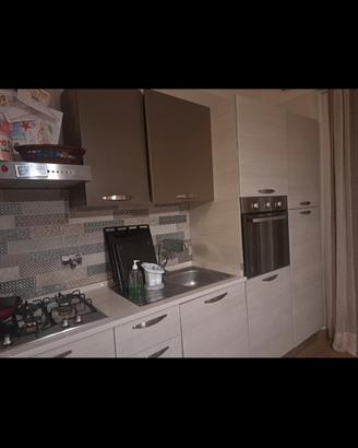 cucina Lube ante in Laminato e top in quarzo 