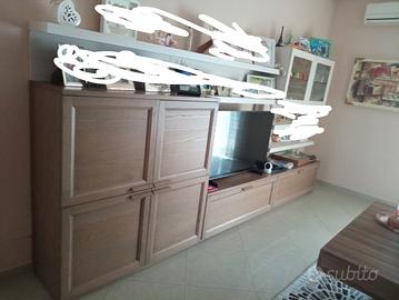 parete attrezzata cameretta tavolo