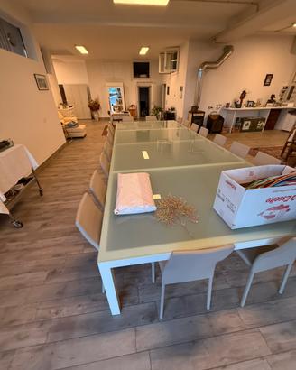 Tavolo in vetro acidato e struttura in alluminio