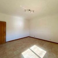 Appartamento quadrivano con cortile e posto auto