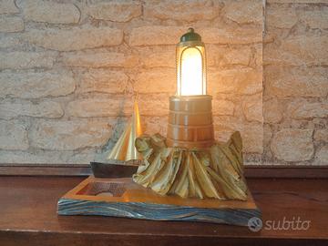 faro vintage in legno 