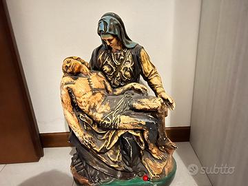 Statua madonna la pietà